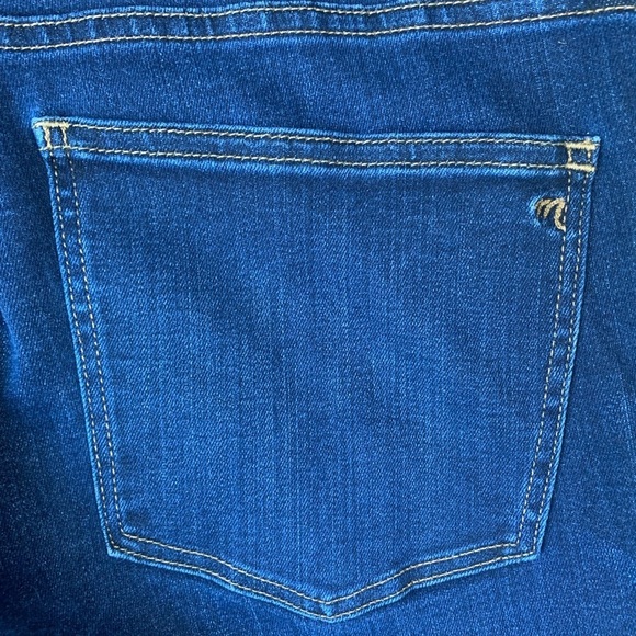 Madewell 9" Mid-Rise Skinny Jeans in Lunar Wash: TENCEL™ Denim Edition - Picture 8 of 8